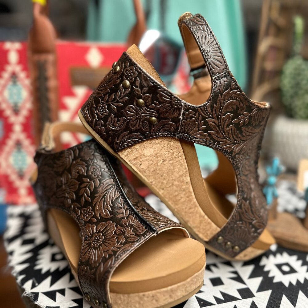 ISABELLA CHOCOLATE TOOLED WEDGE - NEW IN BOX